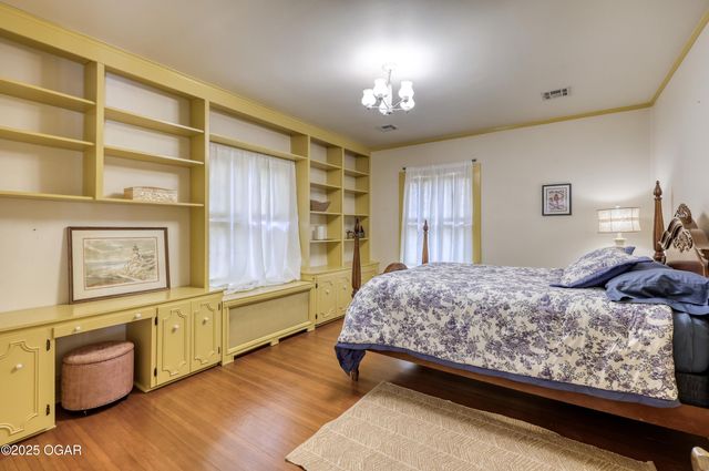 2736 E 15th Street, Joplin, MO 64801