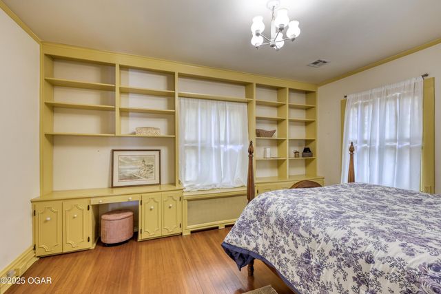 2736 E 15th Street, Joplin, MO 64801