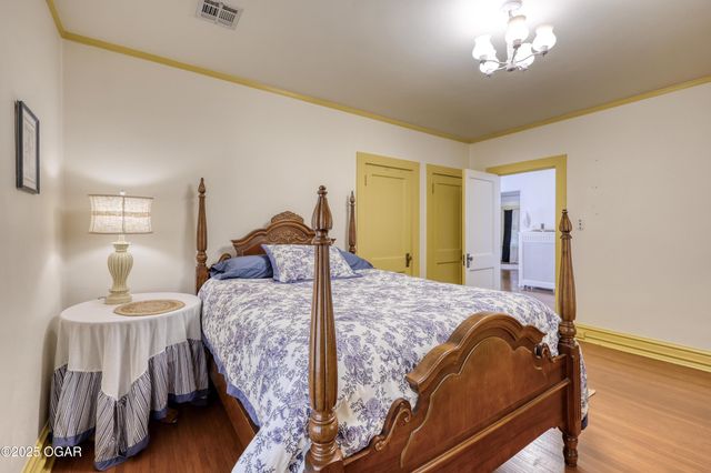 2736 E 15th Street, Joplin, MO 64801