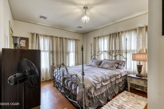 2736 E 15th Street, Joplin, MO 64801