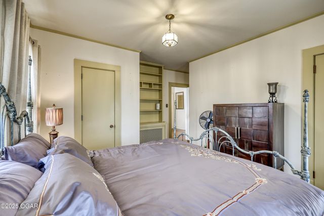 2736 E 15th Street, Joplin, MO 64801