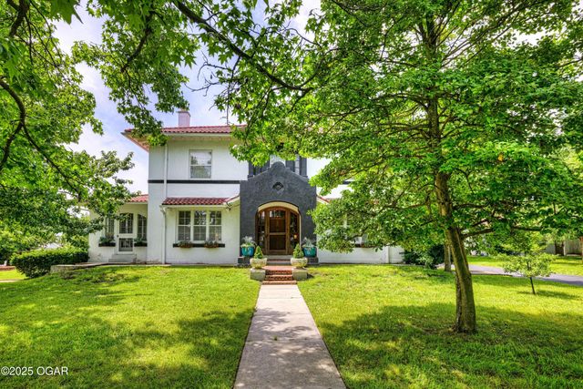 2736 E 15th Street, Joplin, MO 64801