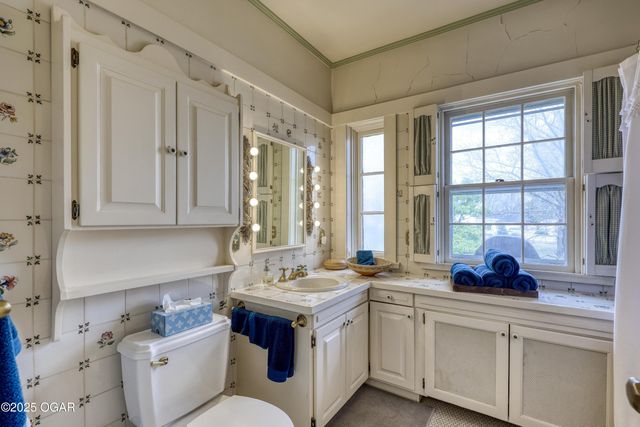 2736 E 15th Street, Joplin, MO 64801