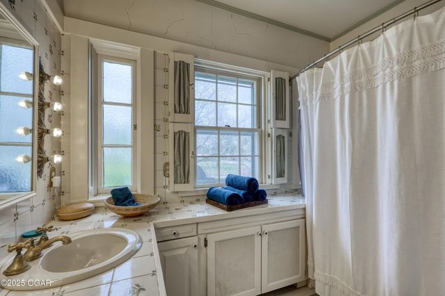 2736 E 15th Street, Joplin, MO 64801