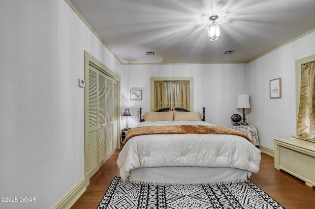 2736 E 15th Street, Joplin, MO 64801