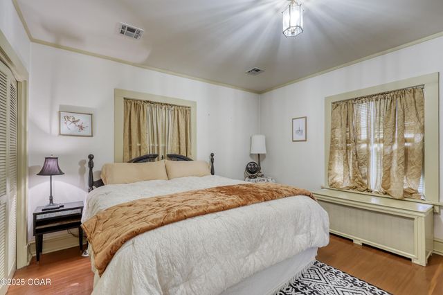 2736 E 15th Street, Joplin, MO 64801