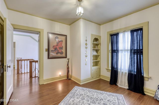 2736 E 15th Street, Joplin, MO 64801