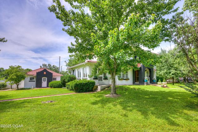 2736 E 15th Street, Joplin, MO 64801