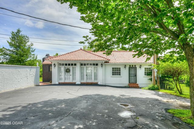 2736 E 15th Street, Joplin, MO 64801