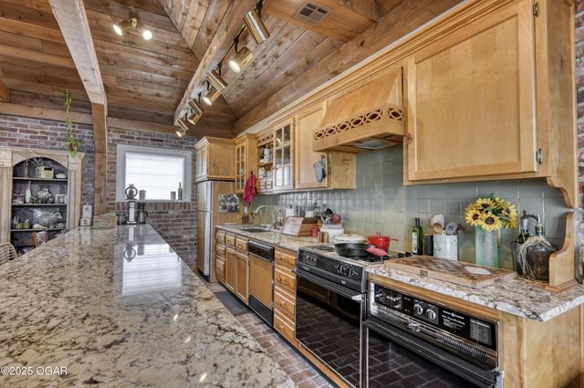 2736 E 15th Street, Joplin, MO 64801