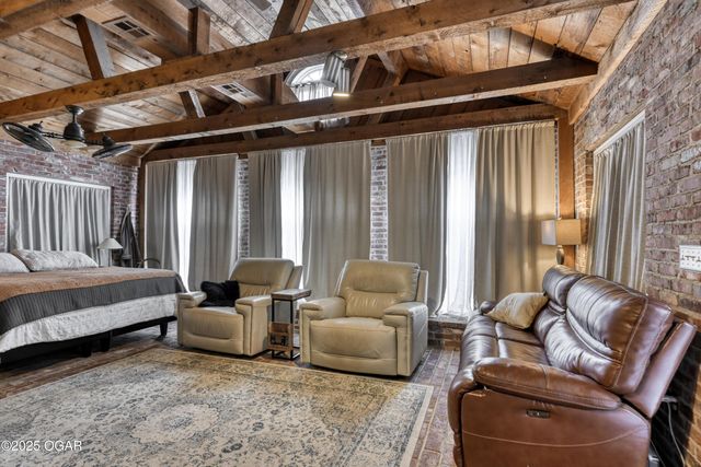 2736 E 15th Street, Joplin, MO 64801