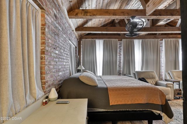 2736 E 15th Street, Joplin, MO 64801