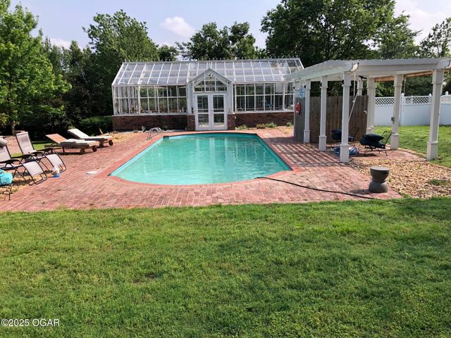 2736 E 15th Street, Joplin, MO 64801