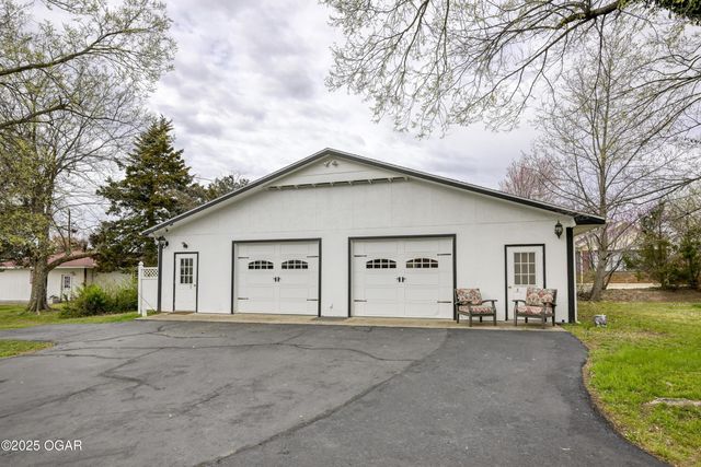 2736 E 15th Street, Joplin, MO 64801