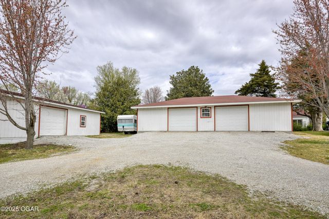 2736 E 15th Street, Joplin, MO 64801