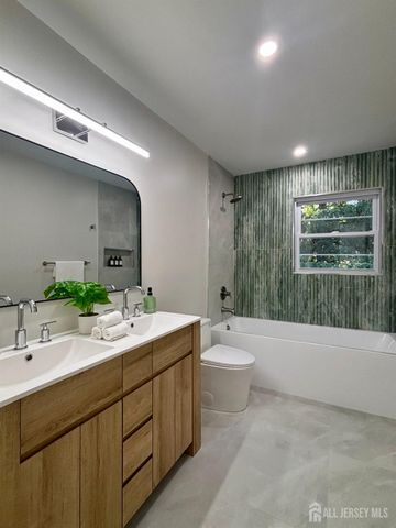 22 Agate Road, East Brunswick, NJ 08816