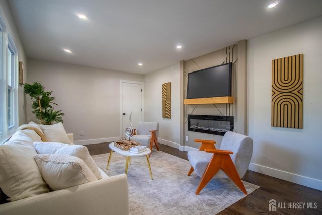 22 Agate Road, East Brunswick, NJ 08816