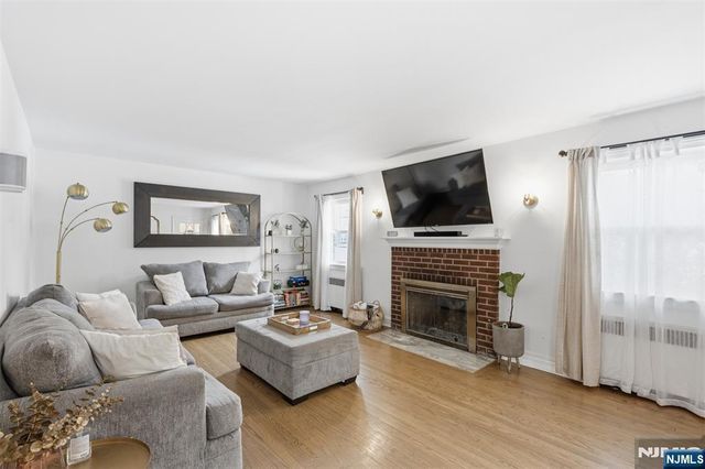 86 Knapp Place, Englewood, NJ 07631