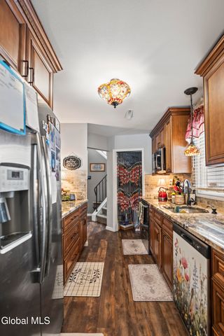 15 Stirrup Drive, East Greenbush, NY 12061