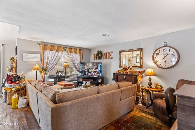 15 Stirrup Drive, East Greenbush, NY 12061