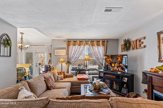 15 Stirrup Drive, East Greenbush, NY 12061