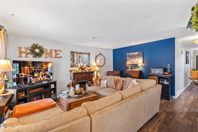 15 Stirrup Drive, East Greenbush, NY 12061