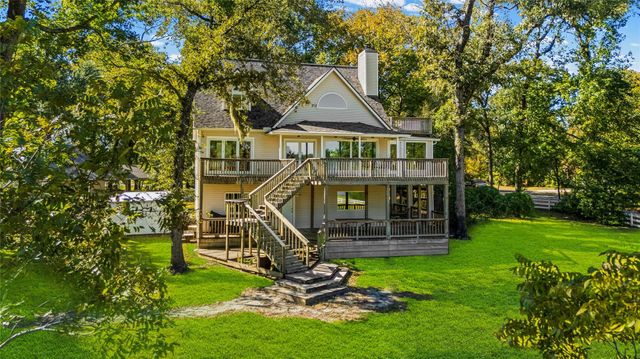 416 Island Dr, Livingston, TX 77351