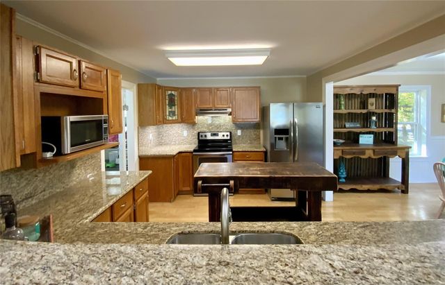 416 Island Dr, Livingston, TX 77351