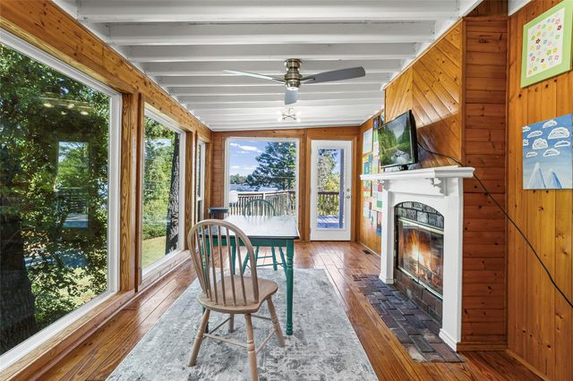 416 Island Dr, Livingston, TX 77351