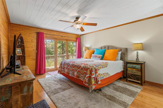 416 Island Dr, Livingston, TX 77351