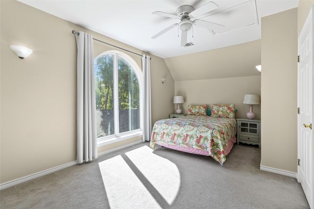 416 Island Dr, Livingston, TX 77351