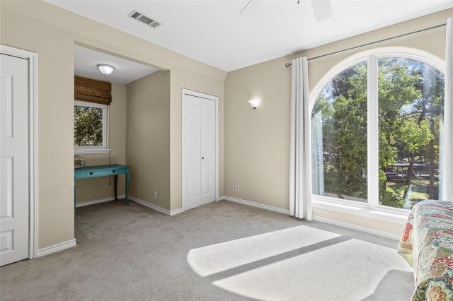 416 Island Dr, Livingston, TX 77351