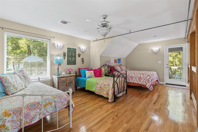 416 Island Dr, Livingston, TX 77351