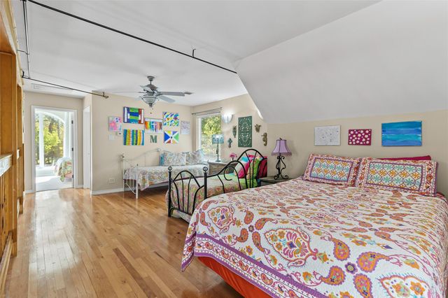 416 Island Dr, Livingston, TX 77351