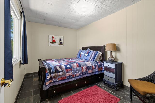 416 Island Dr, Livingston, TX 77351