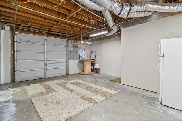 416 Island Dr, Livingston, TX 77351