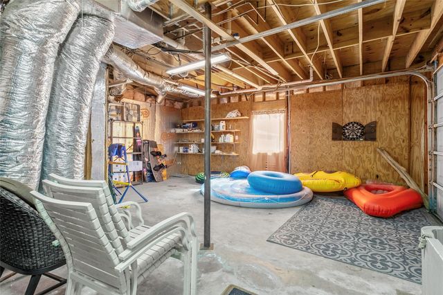 416 Island Dr, Livingston, TX 77351