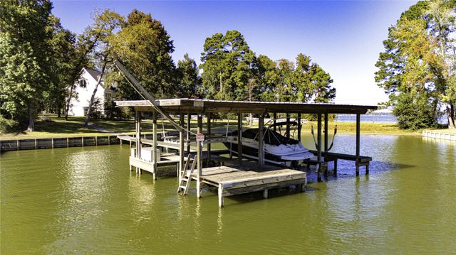 416 Island Dr, Livingston, TX 77351