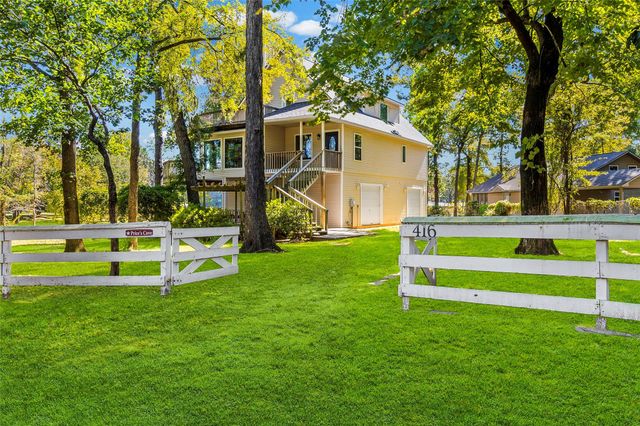 416 Island Dr, Livingston, TX 77351