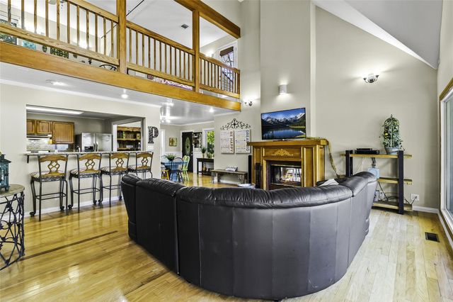 416 Island Dr, Livingston, TX 77351