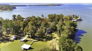 416 Island Dr, Livingston, TX 77351