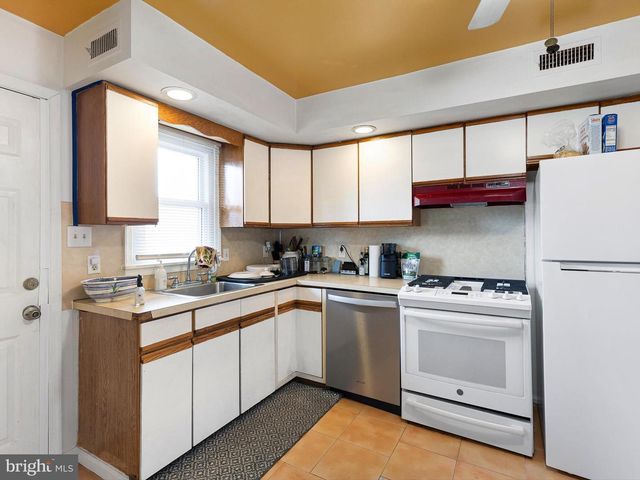 831 WINDSOR ST, Wilmington, DE 19801