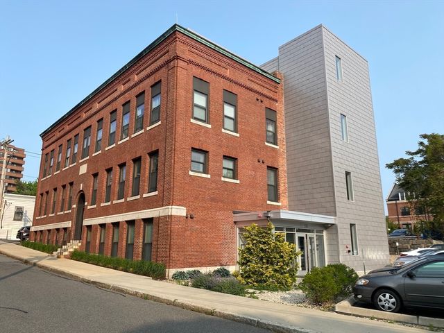 10 Merrymount Rd 104, Quincy, MA 02169