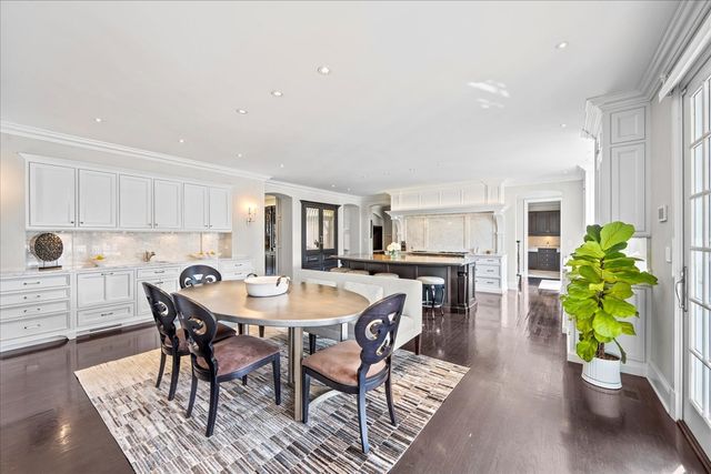 2220 Churchill Circle, Libertyville, IL 60048