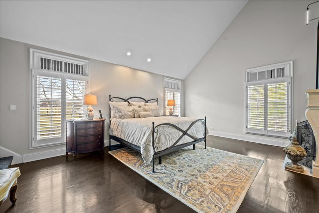 2220 Churchill Circle, Libertyville, IL 60048