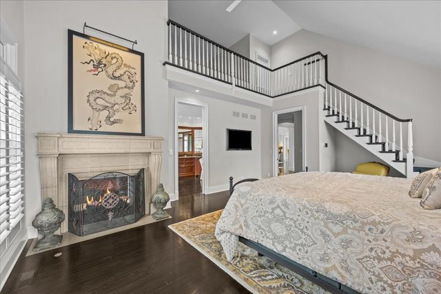 2220 Churchill Circle, Libertyville, IL 60048