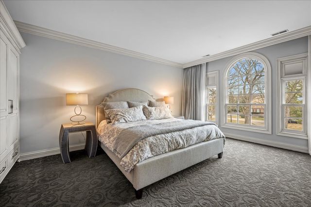 2220 Churchill Circle, Libertyville, IL 60048