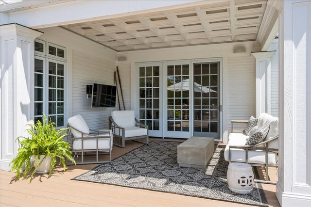 2220 Churchill Circle, Libertyville, IL 60048