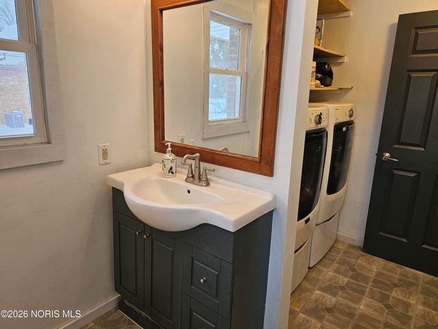 1826 Reva Drive, Northwood, OH 43619