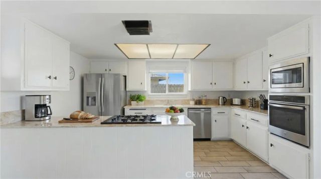 766 Robert Drive, Hemet, CA 92543